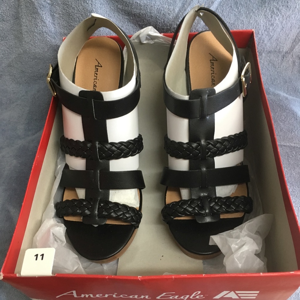 NWT American Eagle Platform Sandals